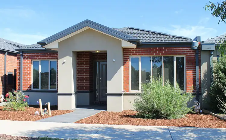 9 Nokota Lane, Clyde North VIC 3978