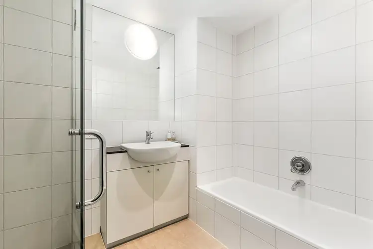 Sixth view of Homely apartment listing, 4/156 Bay Street, Port Melbourne VIC 3207