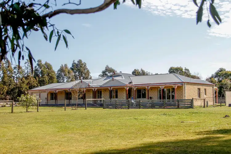 49A Hampton Court, Longford VIC 3851
