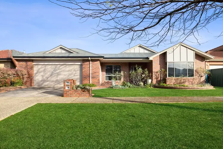 21 Faversham Avenue, Lake Gardens VIC 3355