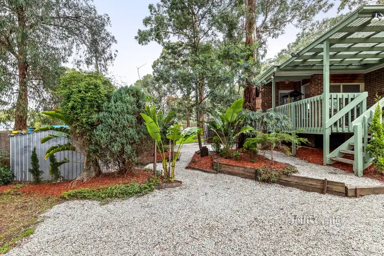 16 Macdhui Avenue, Eltham North VIC 3095