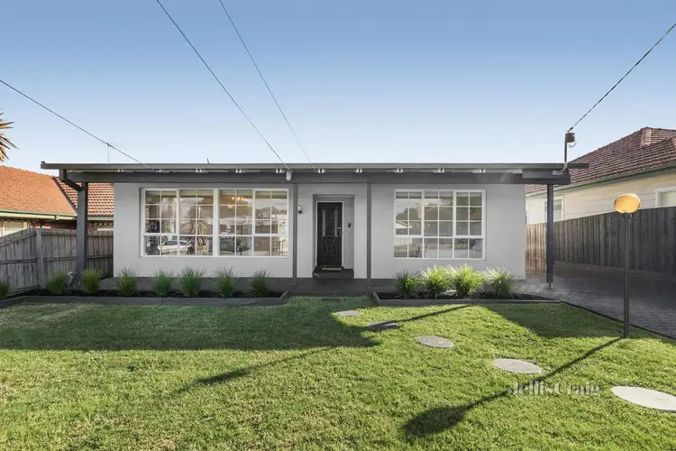 Second view of Homely house listing, 5 Seathorpe Avenue, Bentleigh East VIC 3165