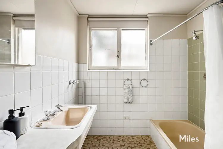 Sixth view of Homely apartment listing, 2/18 Carmichael Street, Ivanhoe East VIC 3079