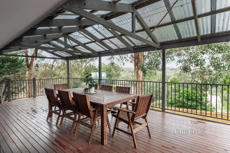 33 Snowball Road, Eltham North VIC 3095