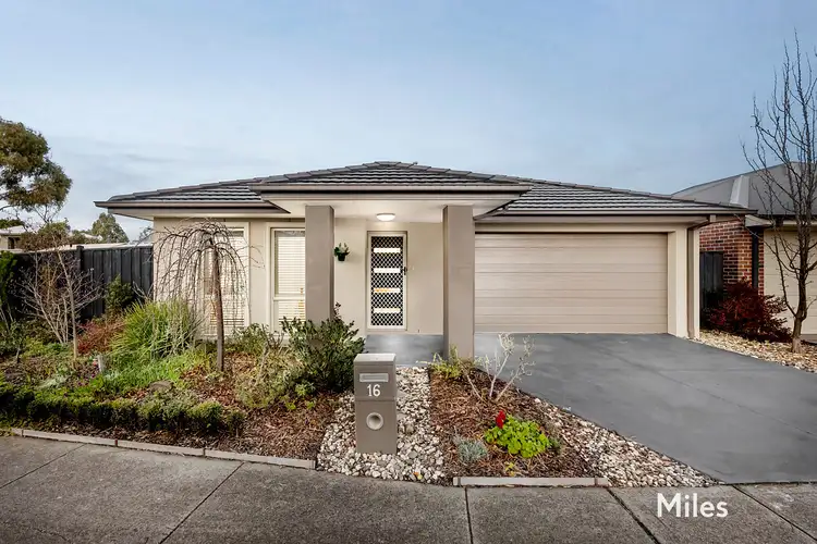16 Wailes Drive, Doreen VIC 3754