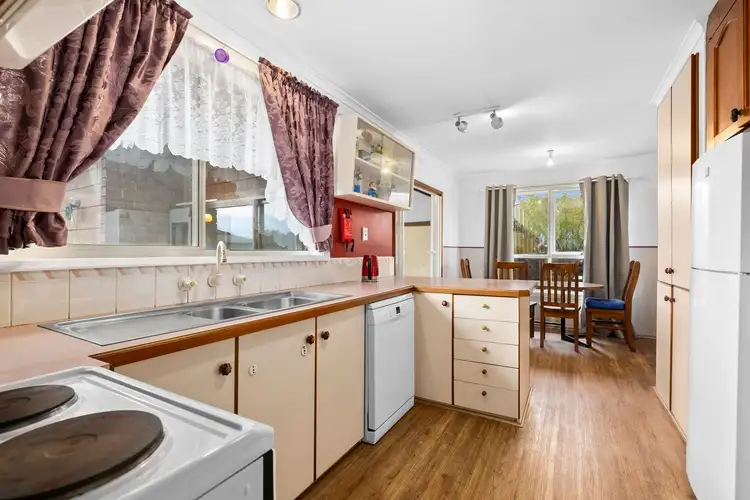 Fifth view of Homely house listing, 2 Ivanhoe Street, Wendouree VIC 3355