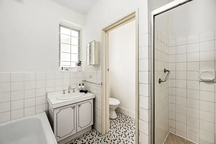 Fifth view of Homely apartment listing, 2/6 Ormond Road, Ascot Vale VIC 3032
