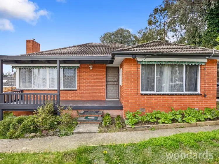 8 Bellara Drive, Mooroolbark VIC 3138