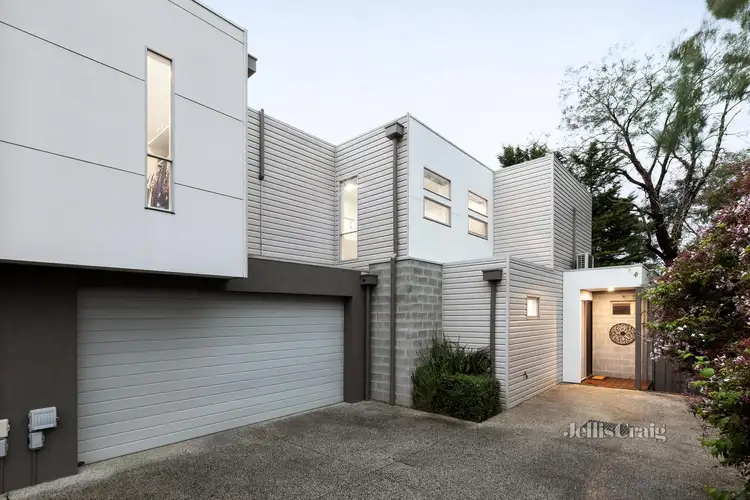 2/22 Grand Boulevard, Montmorency VIC 3094