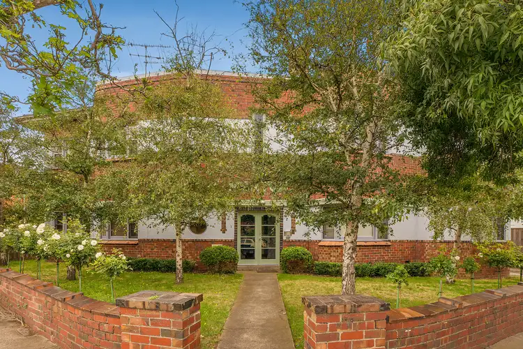 2 Avoca Avenue