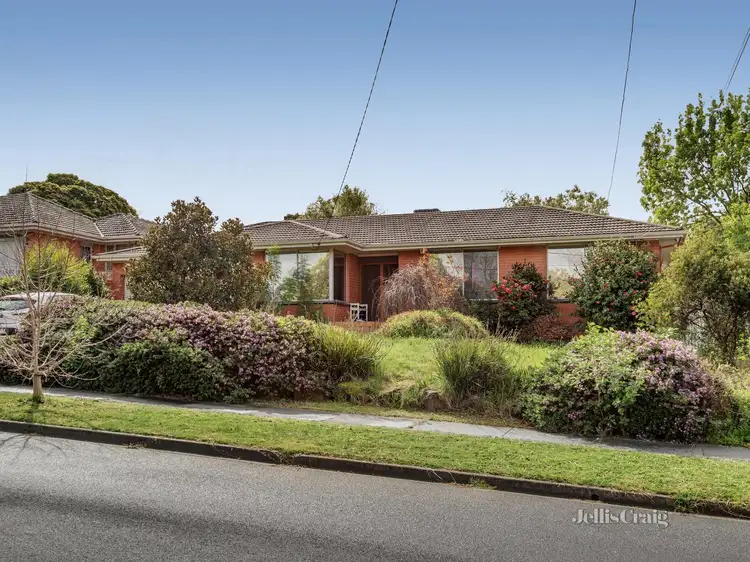 15 Meadowbank Avenue, Doncaster VIC 3108