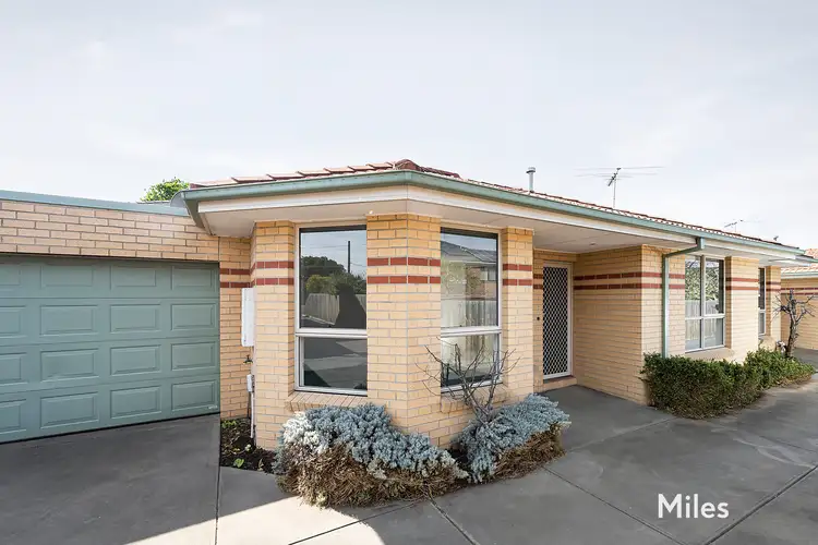 2/32 Waiora Road, Rosanna VIC 3084
