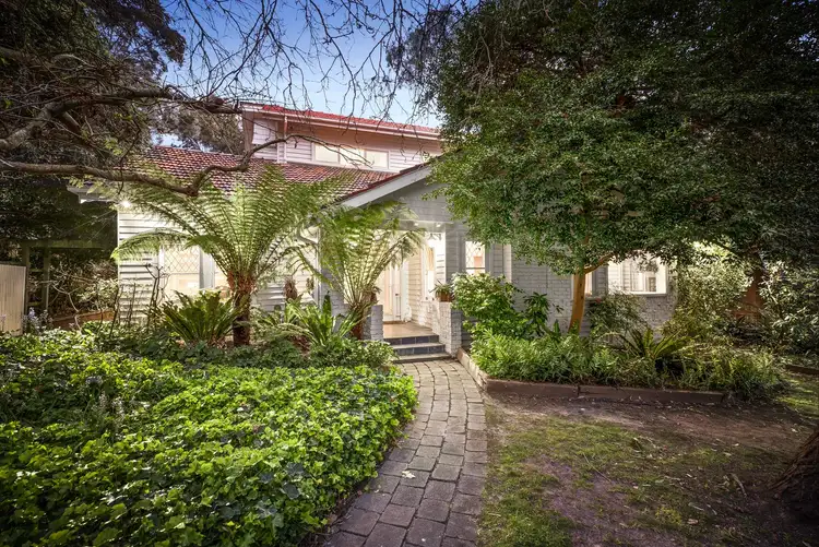 4 Linum Street, Blackburn VIC 3130