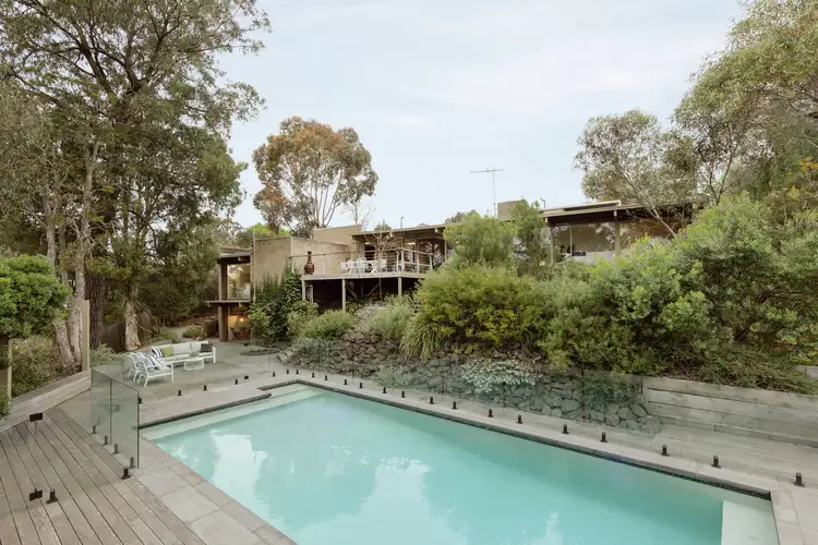 10 Chesterfield Court, Newtown VIC 3220