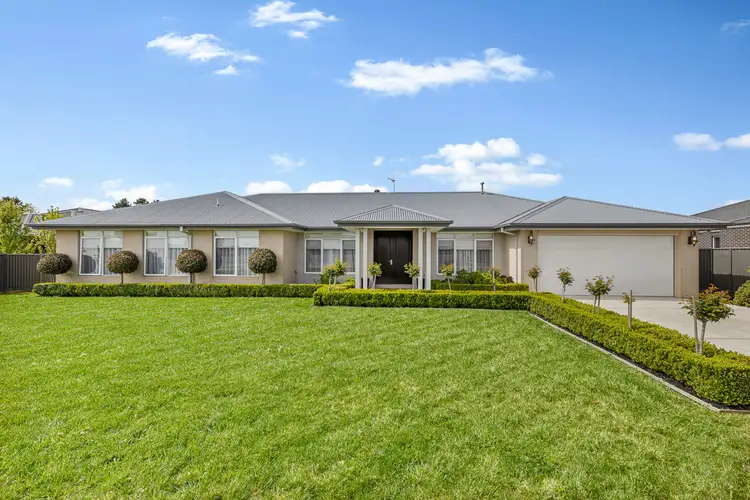 17 Treetop Drive, Cardigan VIC 3352