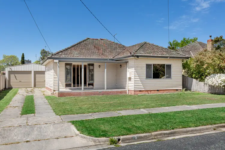 6 Hawthorn Grove, Wendouree VIC 3355