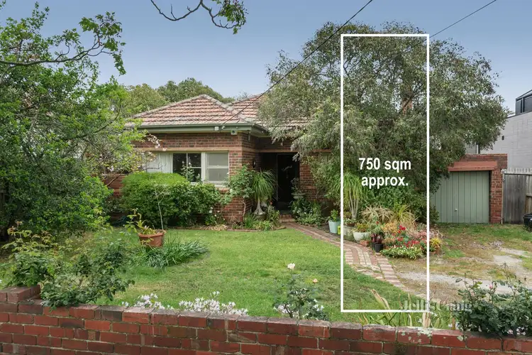 8 Leinster Street, Ormond VIC 3204