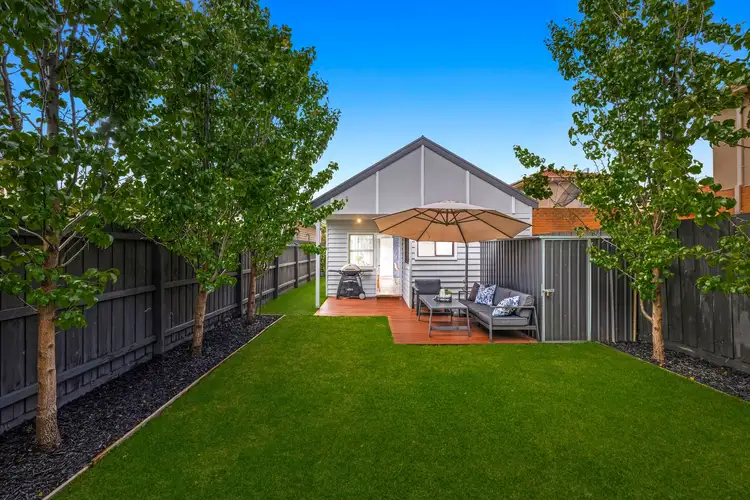 8 Mill Road, Oakleigh VIC 3166