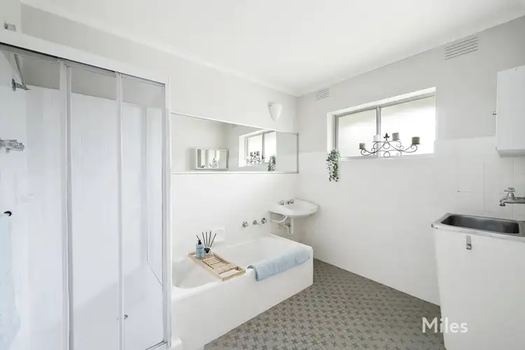 Fifth view of Homely apartment listing, 4/6 Linton Street, Ivanhoe VIC 3079