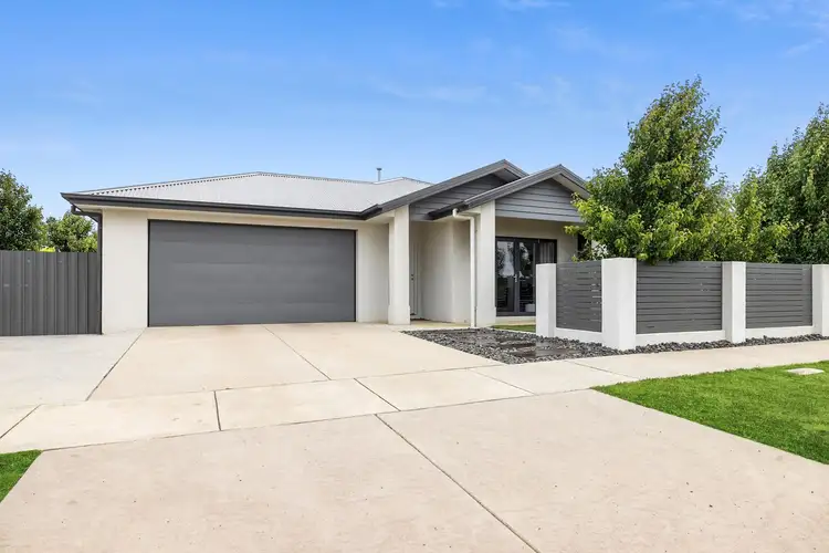 11 Wade Place, Lucas VIC 3350