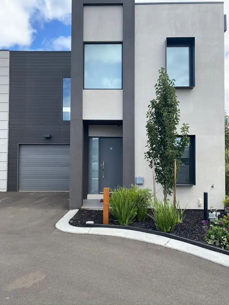 19/47 Waterhaven Boulevard, Point Cook VIC 3030