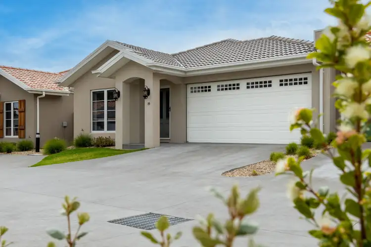 15 Santa Rosa Circuit, Rosebud VIC 3939