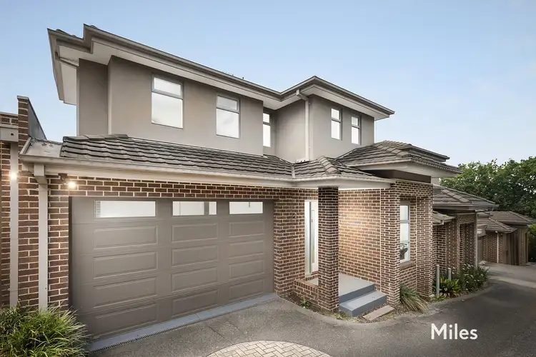 Main view of Homely townhouse listing, 2/152 Hawdon Street, Heidelberg VIC 3084