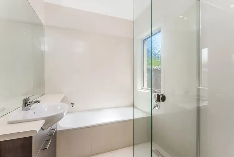 Fifth view of Homely unit listing, 2/96 East Boundary Road, Bentleigh East VIC 3165