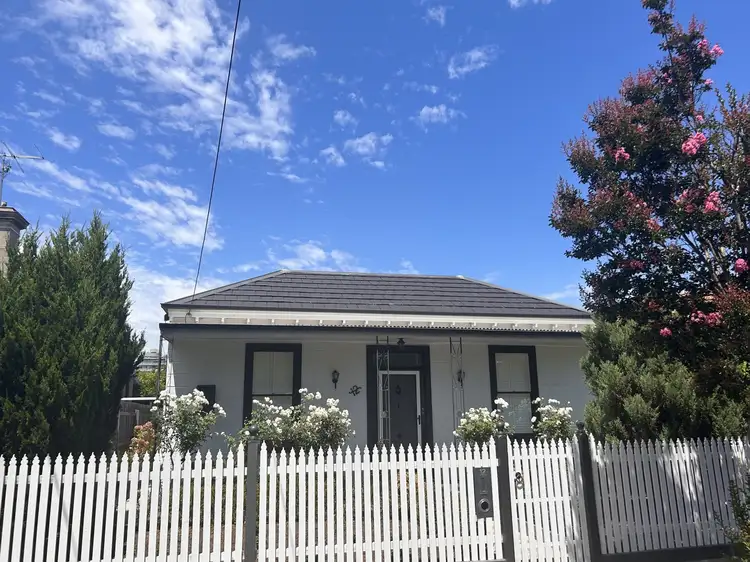 12 Bowen Street