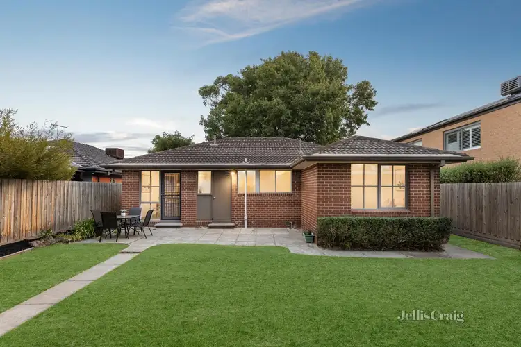 6 Balmoral Drive, Parkdale VIC 3195