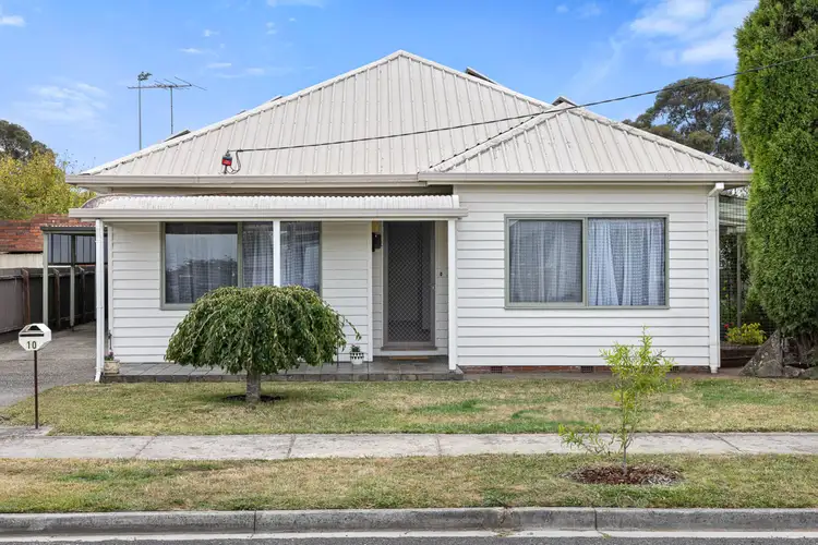 Main view of Homely house listing, 10 Iris Avenue, Wendouree VIC 3355