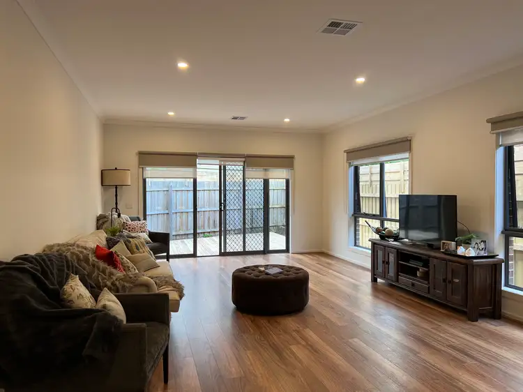 Fifth view of Homely house listing, 2 Elizabeth Ct, Mooroolbark VIC 3138