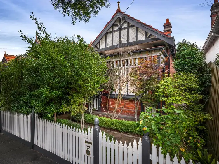 24 Carnarvon Road, Caulfield North VIC 3161