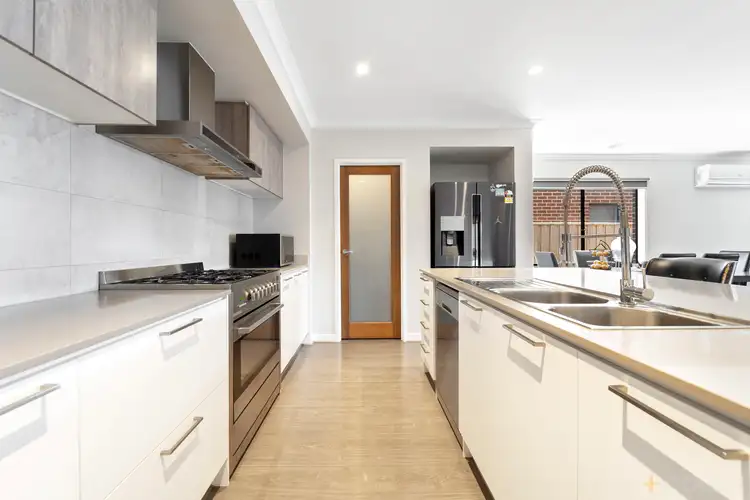 Fifth view of Homely house listing, 18 Arthurdale Crescent, Werribee VIC 3030