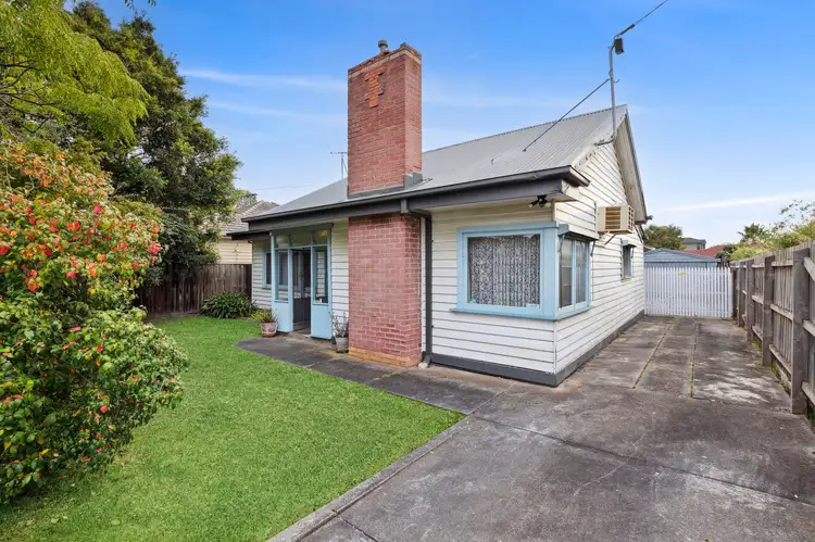 15 Mallawa Street, Clayton South VIC 3169