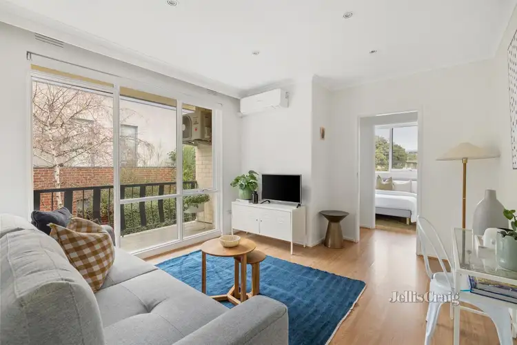 Main view of Homely apartment listing, 2/33 Rosstown Road, Carnegie VIC 3163