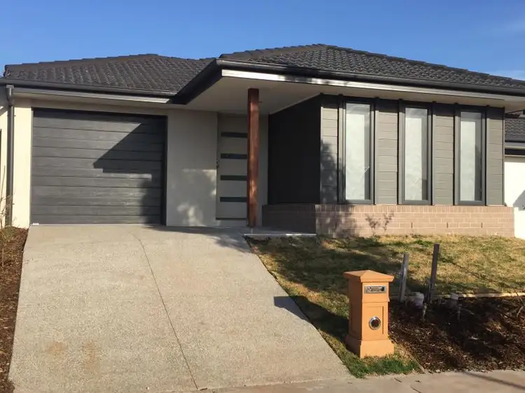 18 Alabaster Avenue, Melton South VIC 3338