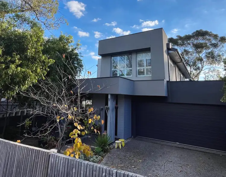11 Glencairn Avenue