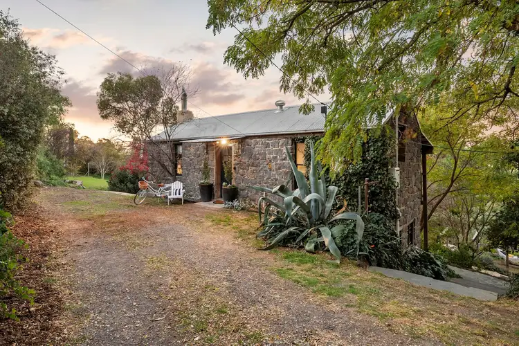 9 Camp Parade, Clunes VIC 3370