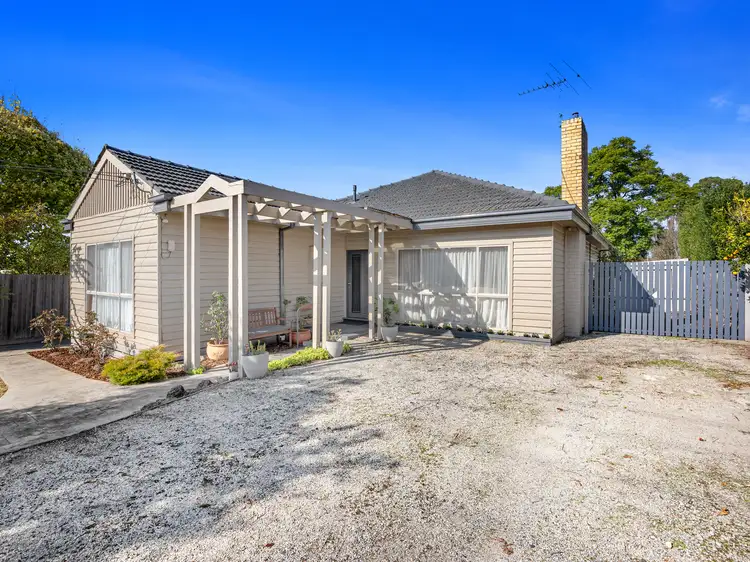 6 Sunshine Avenue, Mitcham VIC 3132