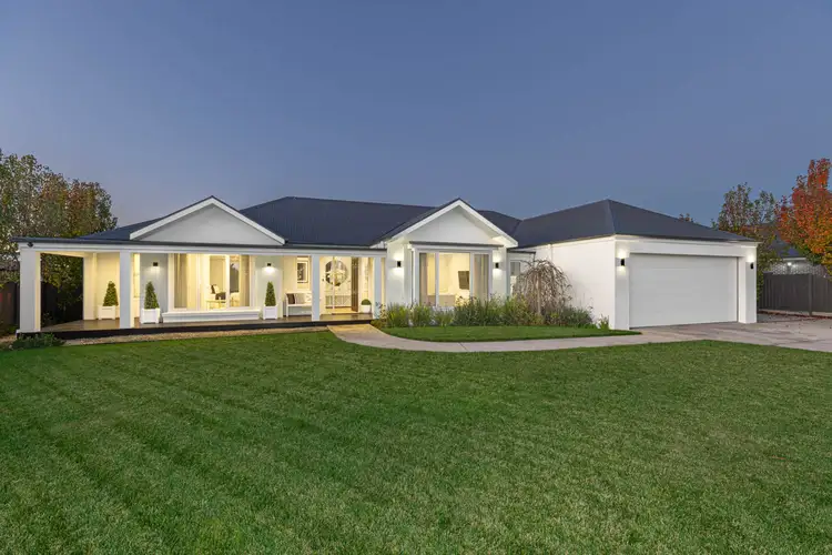 26 Monument Boulevard, Cardigan VIC 3352