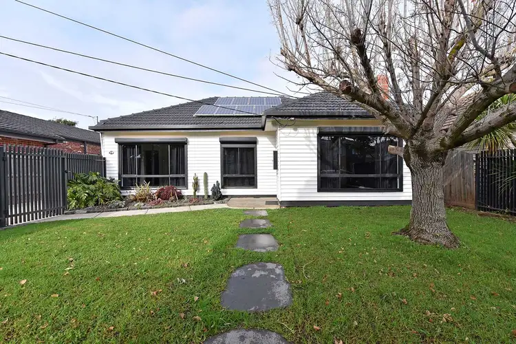 13 Etzel St