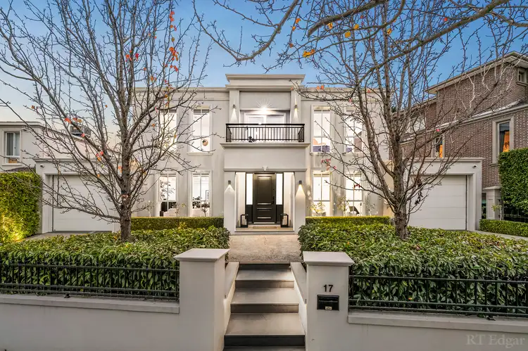 17 Lachlan Grange, Bulleen VIC 3105