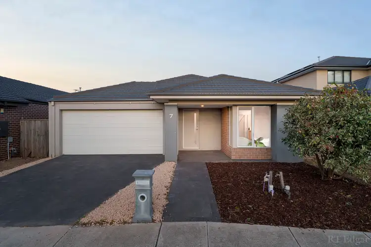 7 Canning Drive, Mickleham VIC 3064
