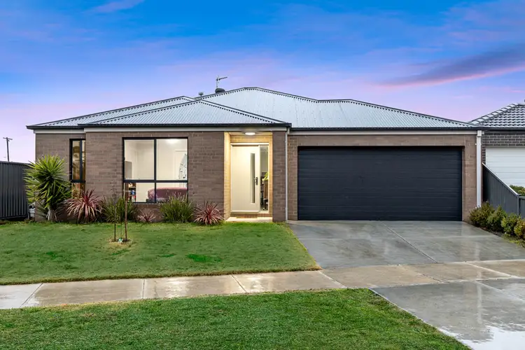 100 Giot Drive, Wendouree VIC 3355