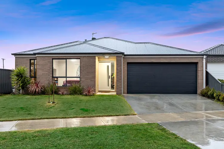 100 Giot Drive, Wendouree VIC 3355