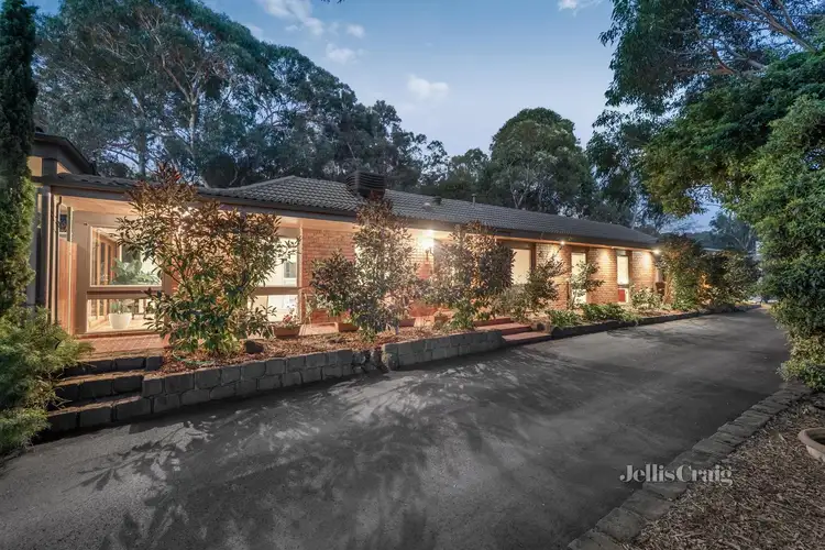 15 Warringah Crescent, Eltham VIC 3095