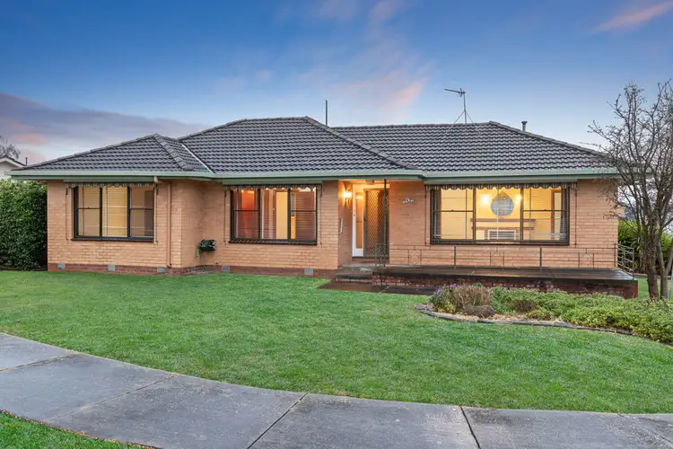 14 Pauls Crescent, Wendouree VIC 3355