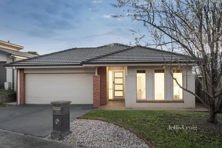 19 Markdale Way, Doreen VIC 3754