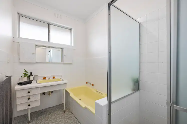 Sixth view of Homely house listing, 2 Maple Crescent, St Albans VIC 3021